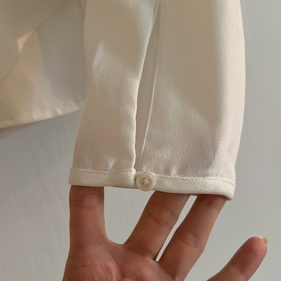 Club Monaco white cropped long sleeve - Picture 5 of 7